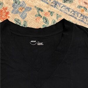 Aerie Black V-Neck Top Size Small